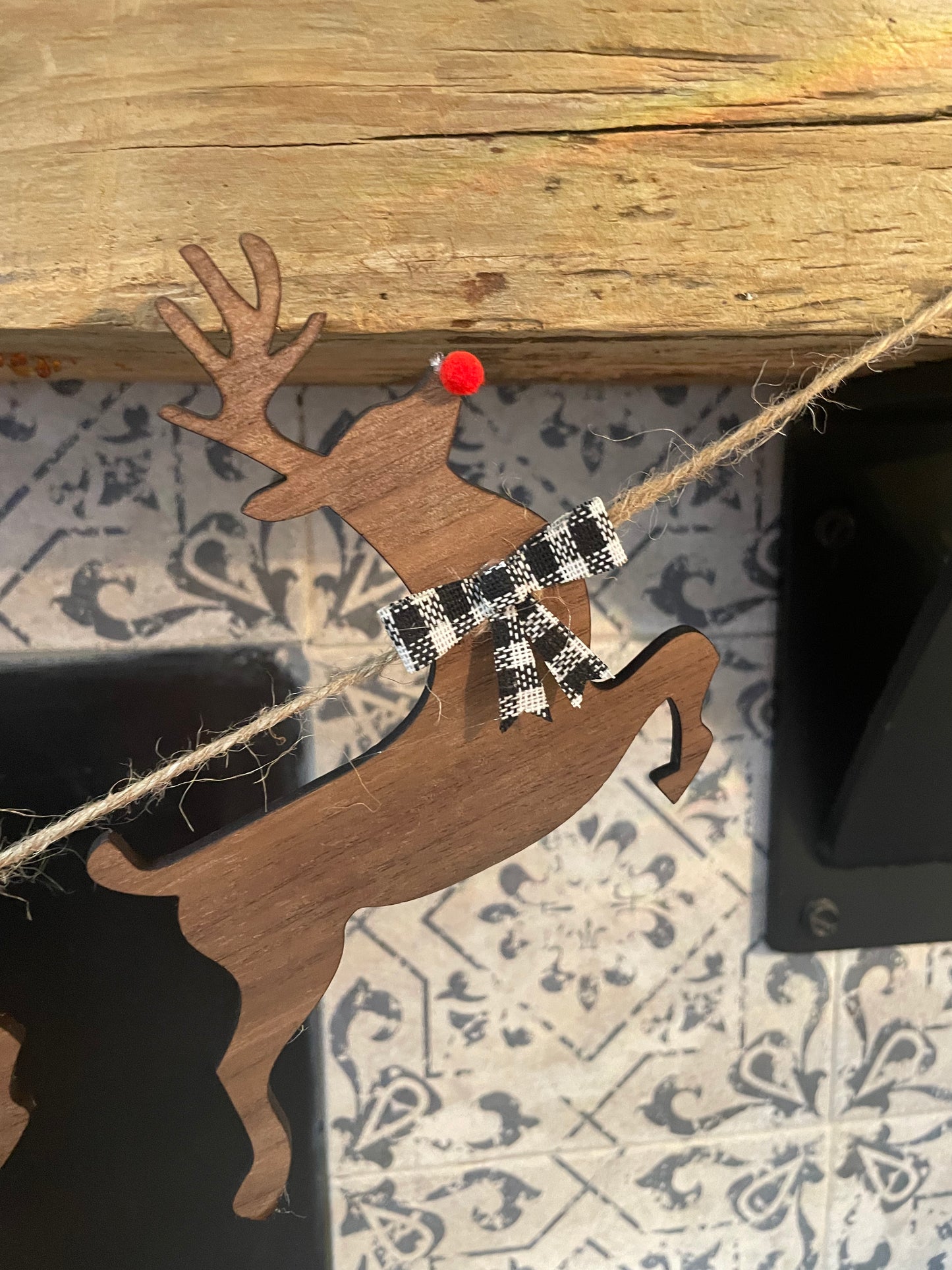santa and reindeer garland